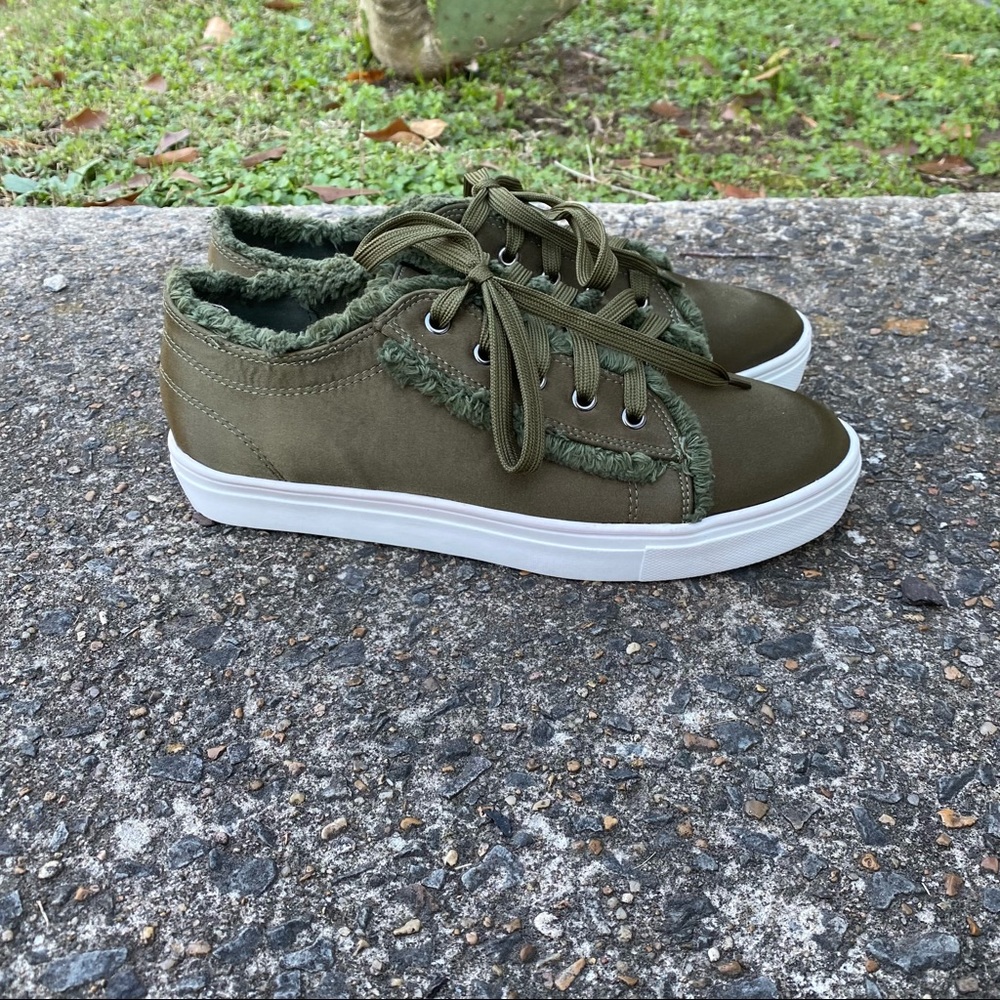 Cape Robbin Dolly-19 Sneaker Olive